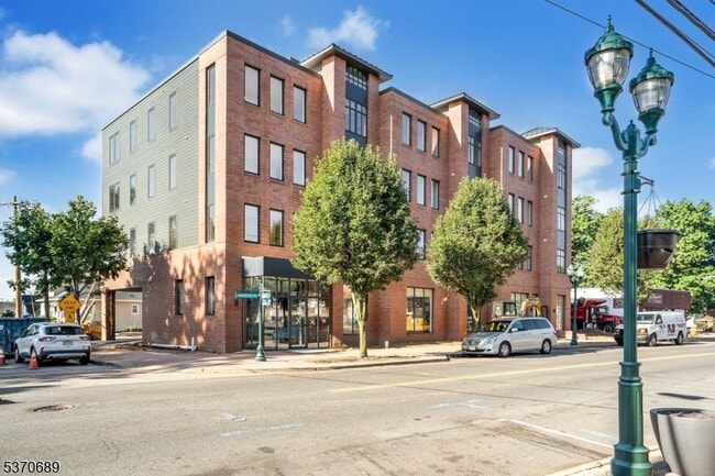 Building Photo - 1037 Amboy Ave Rental