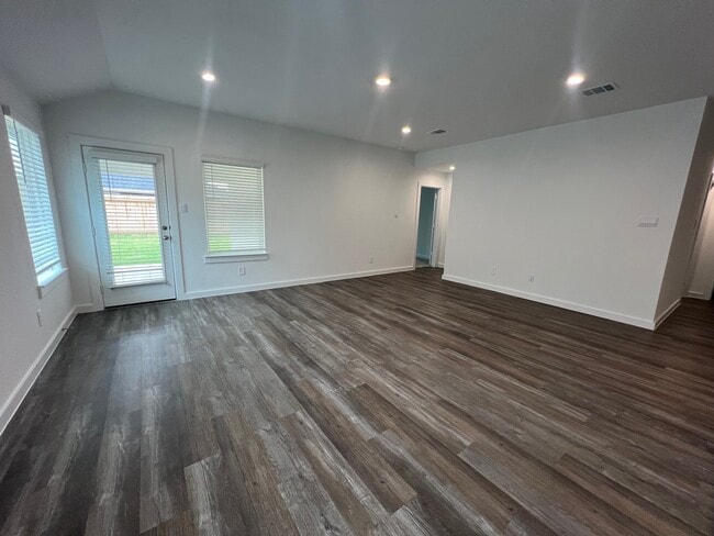 Photo - 1107 Fringed Bluestar Dr