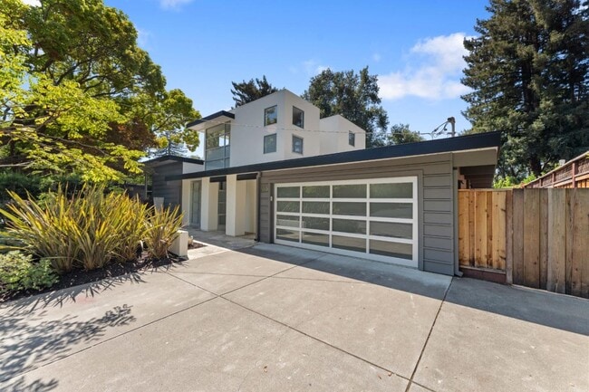 Photo - 705 Evergreen St