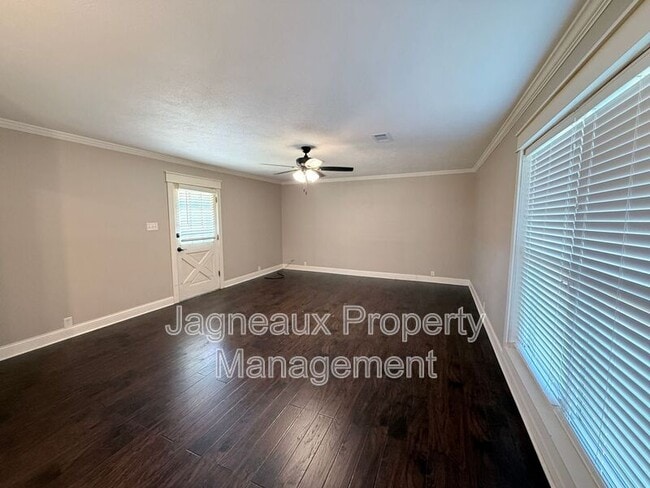 Photo - 2528 St Joseph St