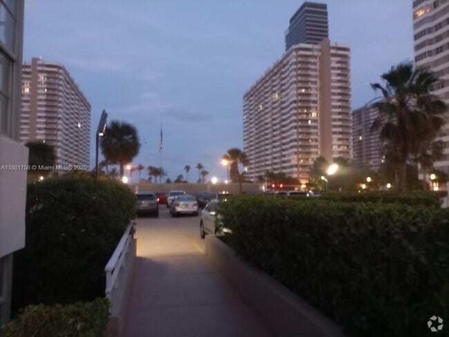 Building Photo - 1965 S Ocean Dr Unit 2A Rental