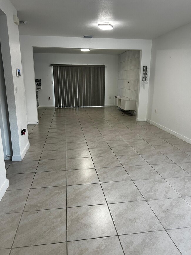 Building Photo - 489 NE 5th Pl Rental