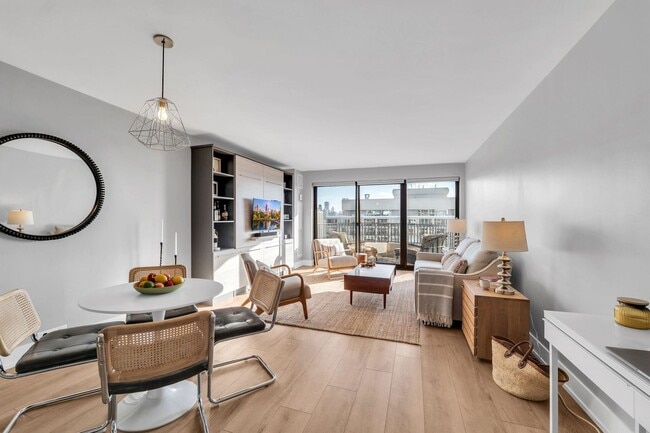 Building Photo - 2020 N Lincoln Park W Unit 30L