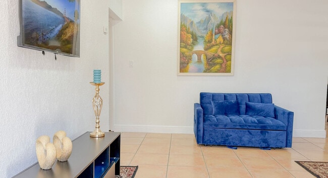 Photo - 340 Tamiami Canal Rd Unidad SI FL1-ID1463287P