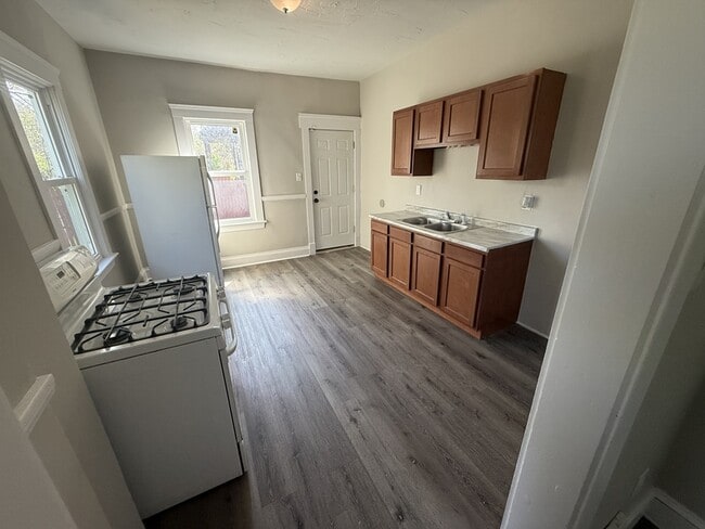 Building Photo - 10303 Sophia Ave