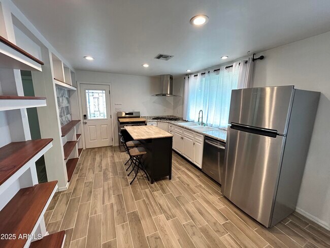 Photo - 1014 E Orange Dr House