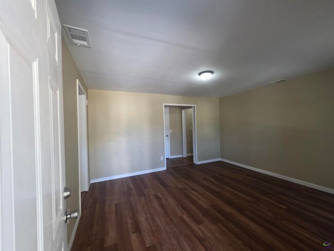 Photo - 811 Lewis St