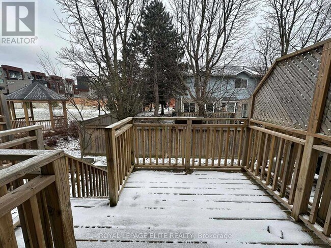 Photo - 350 Dundas St S