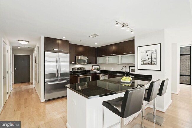 Building Photo - 1010 Massachusetts Ave NW Unit 810