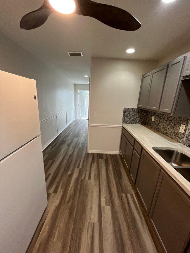 Kitchen - 6950 Rosemont Dr Unit A