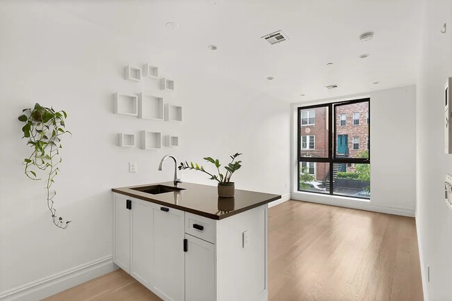 Building Photo - 447 Decatur St