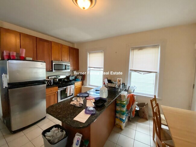 Building Photo - 17 Sachem St Unit 3 Rental