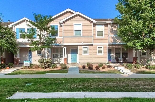 Beautiful 3 bedroom Townhome in Green Vall... - Beautiful 3 bedroom Townhome in Green Vall...