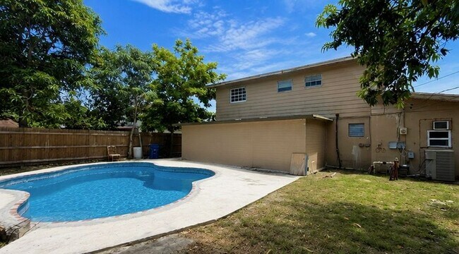 Photo - 5381 NW 12th St