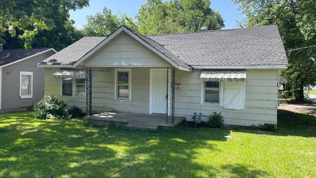Photo - 3 Bedrooms | 1 Bathroom | $1,090/Month