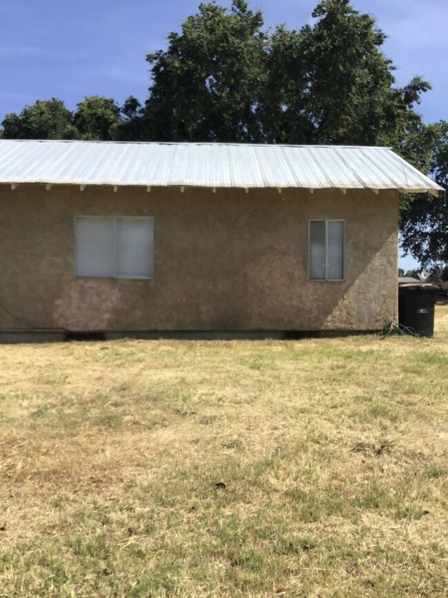 Photo - close to shopping