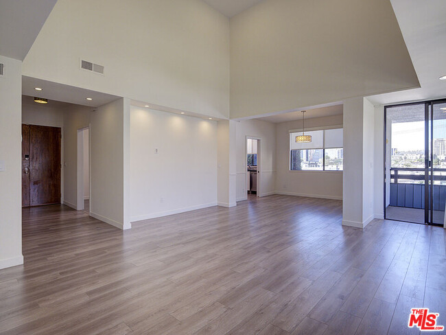 Photo - 1830 Westholme Ave Condo Unit 307