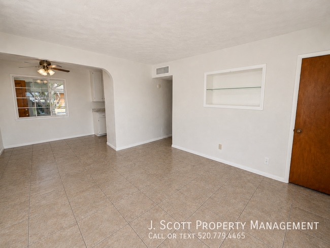 Photo - 924 W Mercer Ln