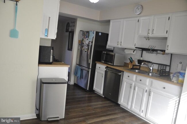 Photo - 6022 Basingstoke Ct