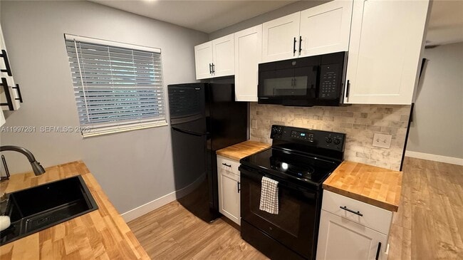 Building Photo - 1035 SW 30th St Unit 1