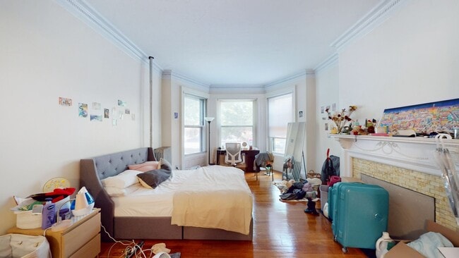Photo - $2195 Brookline Studio on Beacon St - Heat and Hot Water Included