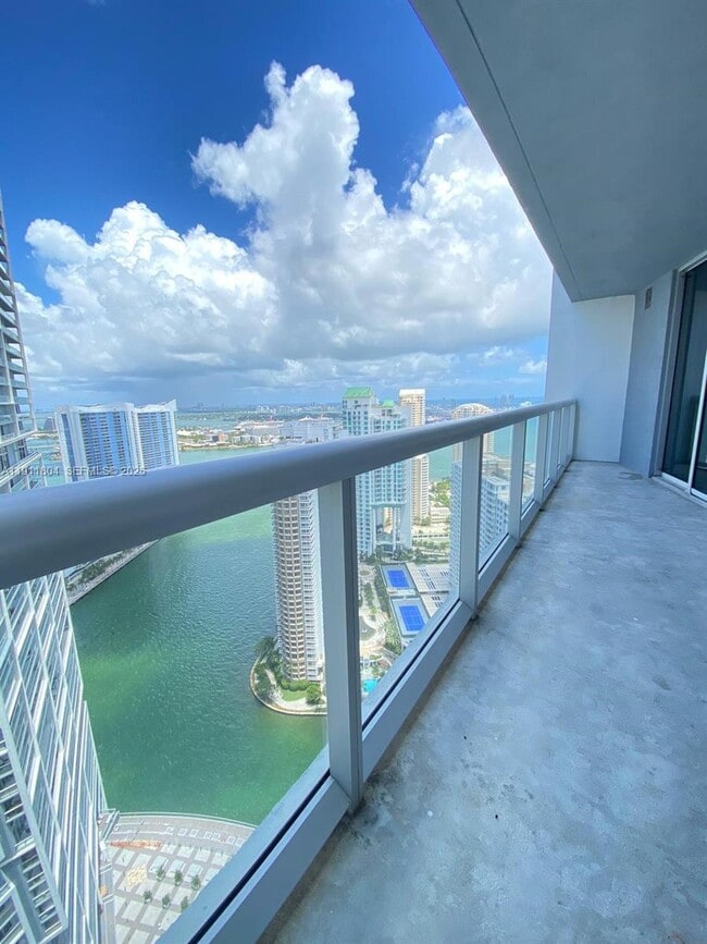 Building Photo - 495 Brickell