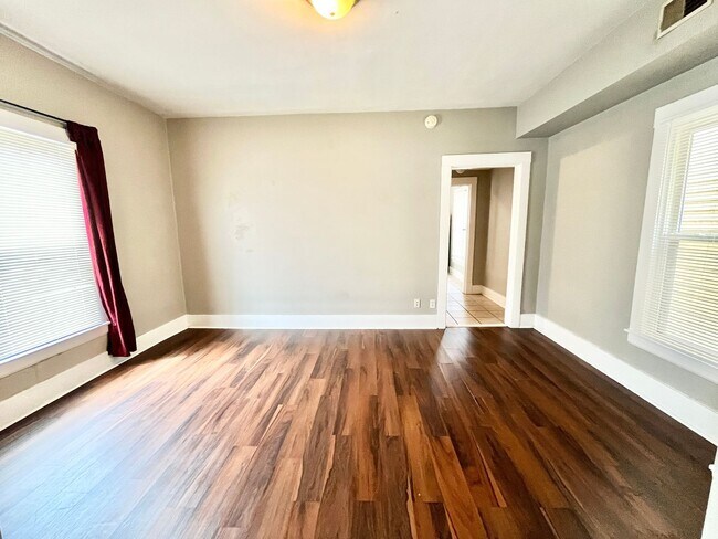 Photo - 637 W Ormsby Ave Unidad 637 w ormsby-1