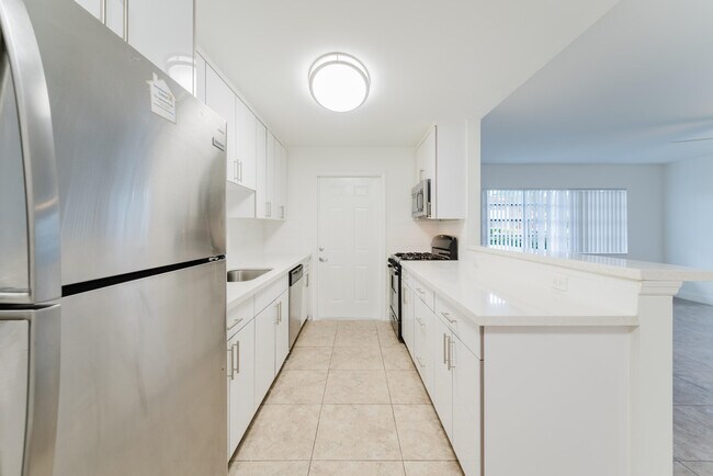 Photo - 601 SW 2nd Ave Unit 7