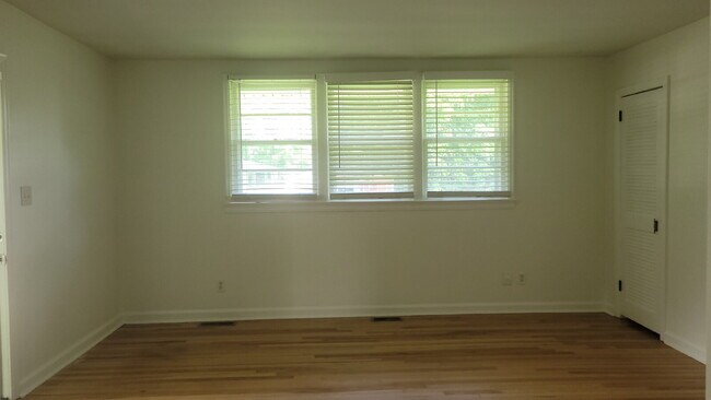Photo - "2-Bedroom Retreat with Located in the 5 P...