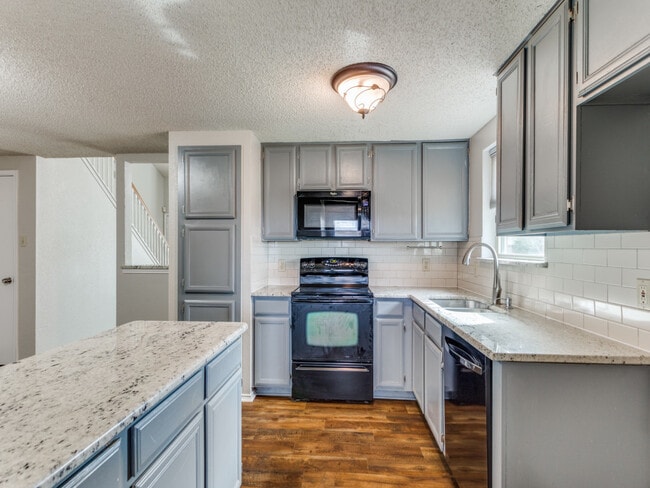 Photo - 7124 Summerset Dr