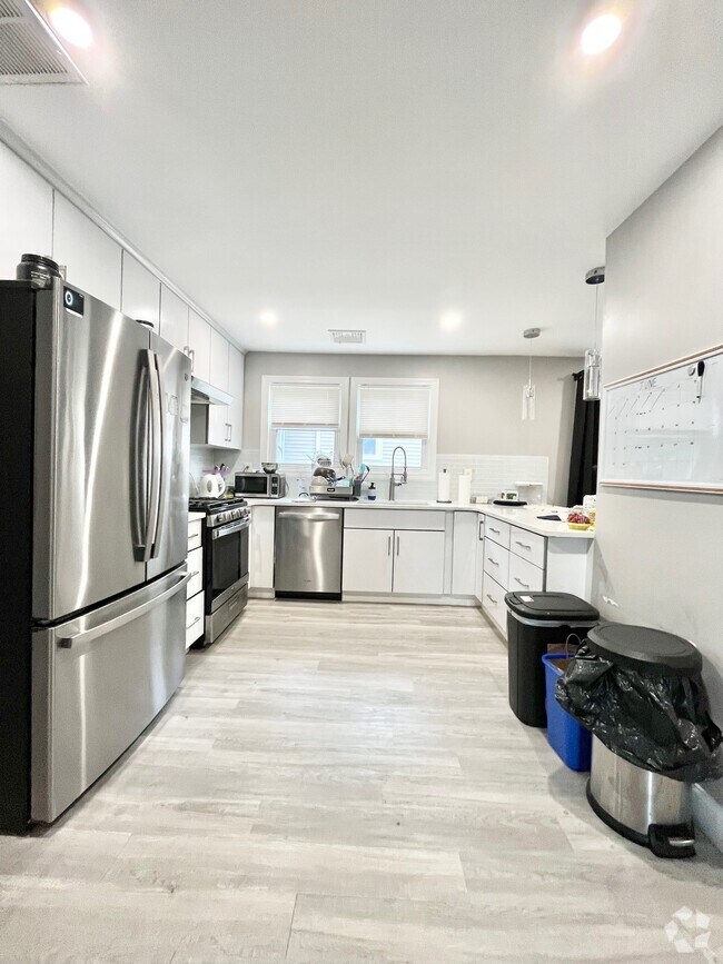 Building Photo - 102 Nonantum St Unit 2 Rental
