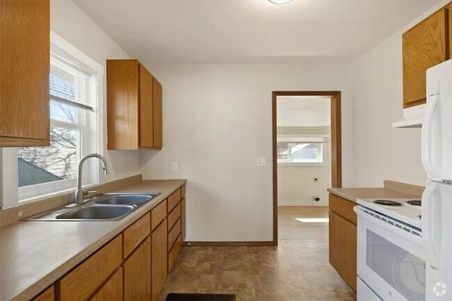 Building Photo - 220 Grand Ave Unit #1 Rental