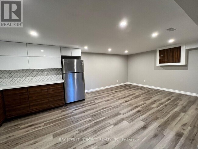 Photo - 505 Woodcrest Ave