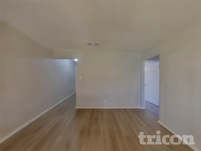 Photo - 729 Hallvale Dr