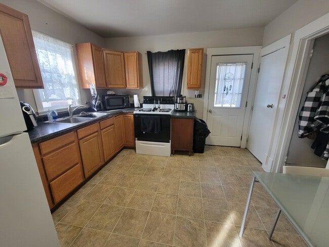Photo - Charming 2-Bedroom Home with Detached Garage!