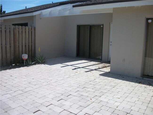 Photo - 4953 E Lakes Dr