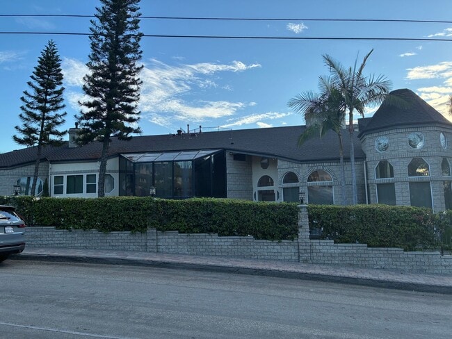 Spacious and Furnished 9 Bedroom House Nea... - Spacious and Furnished 9 Bedroom House Nea...