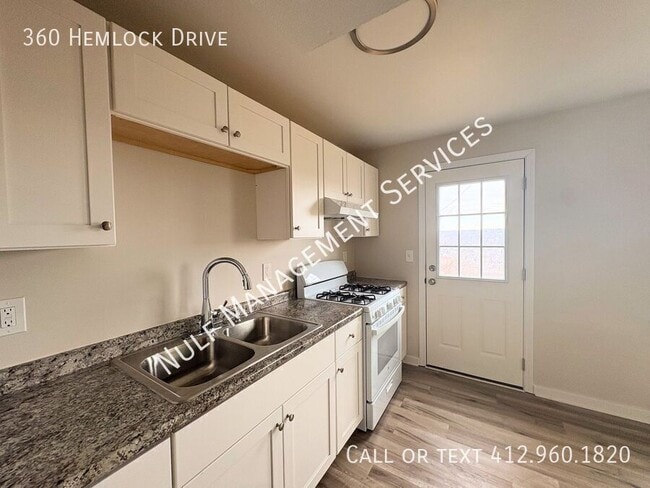 Photo - 360 Hemlock Dr