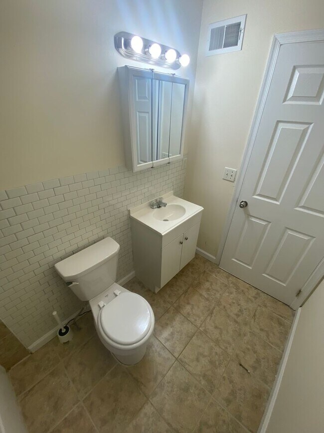 Photo - 15 N 50th St Unit 2ND FLOOR