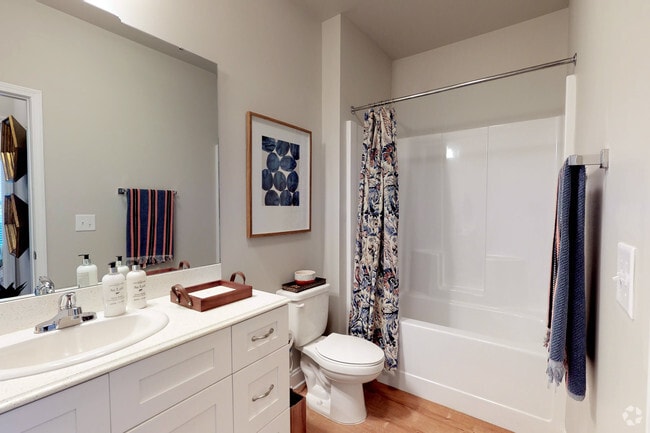 1BR, 1BA - 778 SF