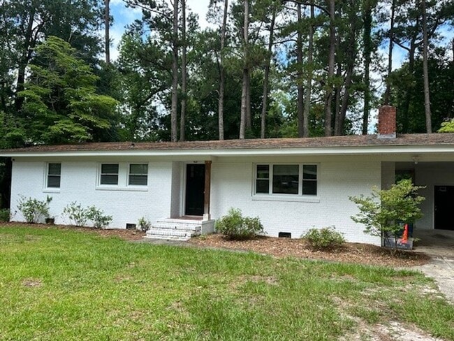 Building Photo - Desirable 3 Bedroom Home UNCW/Cape Fear St...