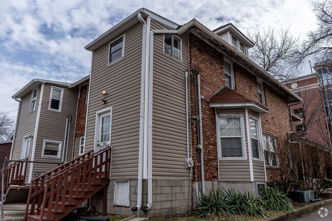 Building Photo - 1107-1109 E. Walnut Unit Apt B