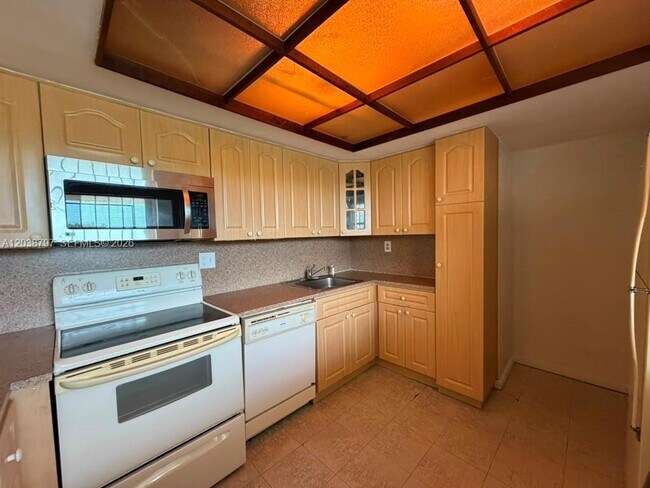 Photo - 8775 Park Blvd Unidad 318