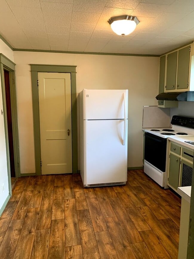 111-113 E Bald Eagle St