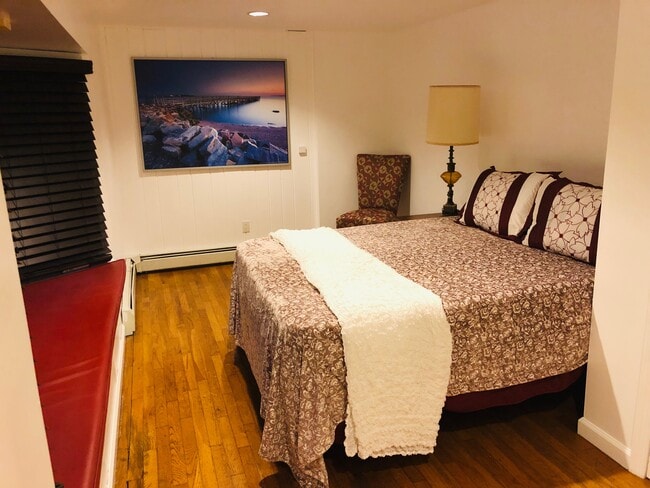 Photo - 72 W 16th St Unit Side