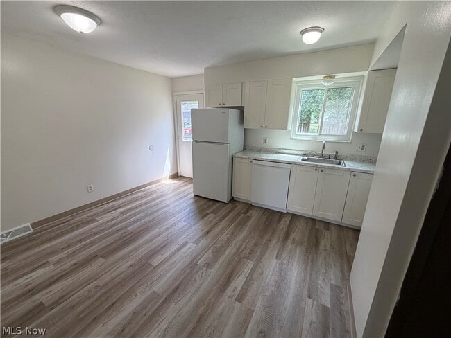 Photo - 660 Loomis Ave Unit 670