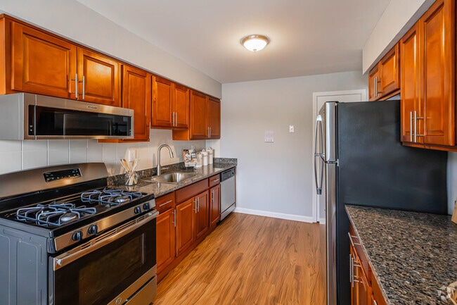 2BR, 2BA - 1,030SF - Kitchen - Edison and Blueberry Village