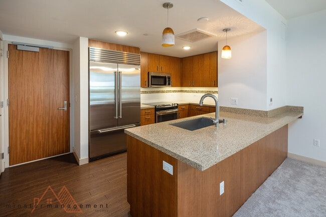 Photo - 555 South St