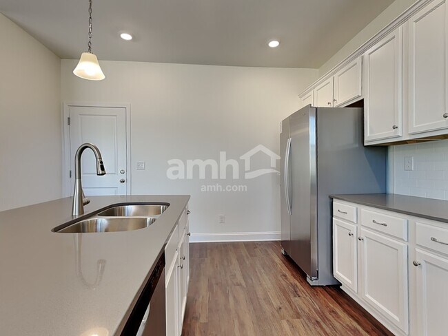 Photo - 625 Rivermist Dr