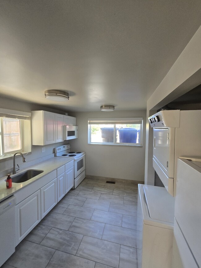 Photo - 554 Douglas St Unit 4